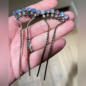 Gorgeous super sparkly rhinestone hair pin pair in excellent condition.